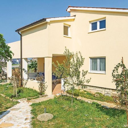 Awesome Apartment In Fazana With Wifi Exterior photo