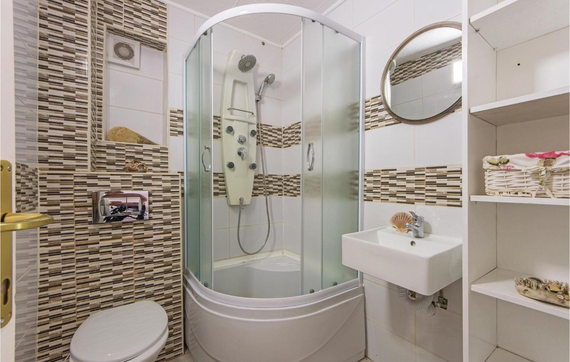 Awesome Apartment In Fazana With Wifi Exterior photo